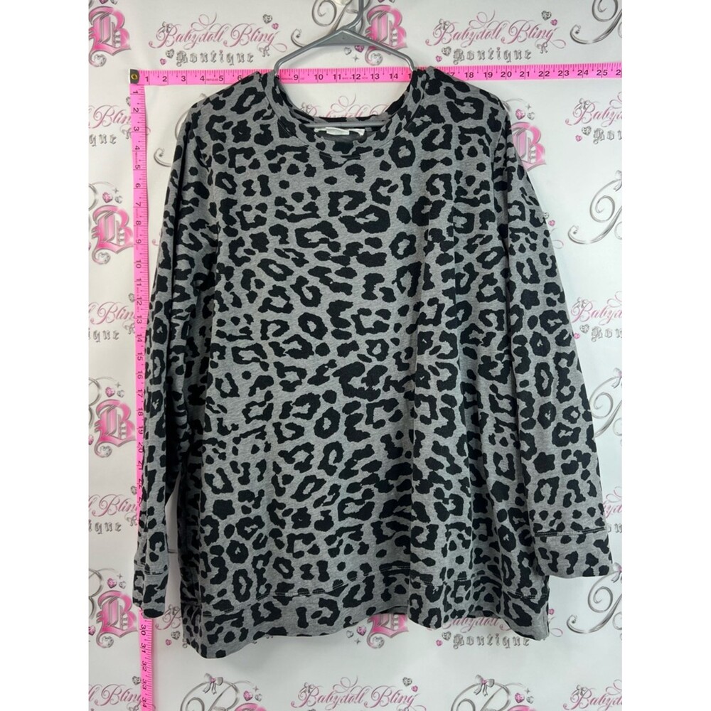In every story long sleeve cheetah Gray & Black Leopard Print Crewneck Top
